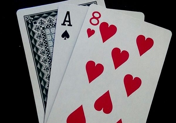 Tìm hiểu luật chơi poker trực tuyến dành cho người mới bắt đầu