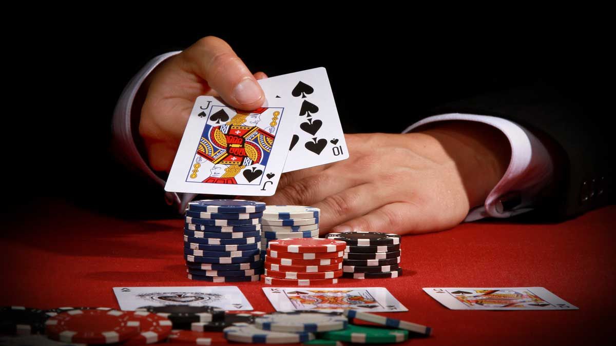 Hướng dẫn đầy đủ về luật chơi Poker Texas Hold'em | Tự nhiên8