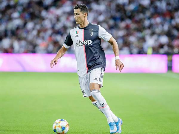 Kỹ thuật chơi bóng của Ronaldo có gì đặc biệt?