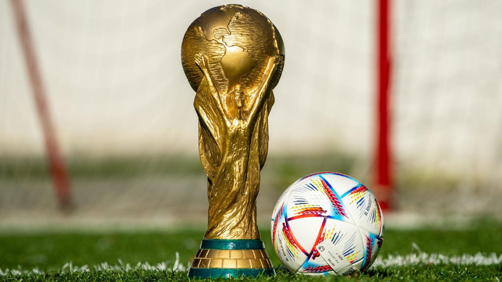 Sự thật thú vị về Cúp vàng World Cup: chiếc cúp Messi nhận được chỉ là