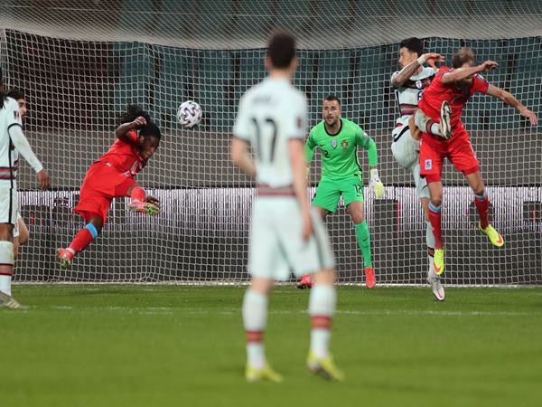 Hoàn thiện là gì? Các cầu thủ nổi tiếng và kỹ thuật hoàn thiện của họ