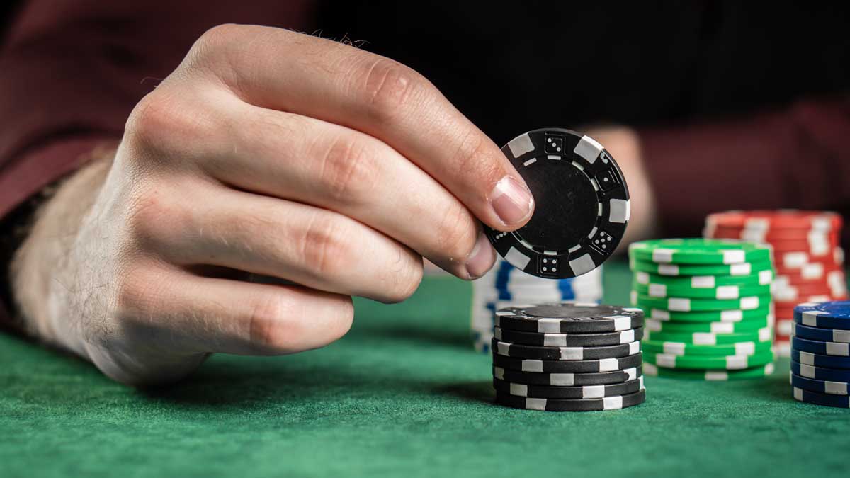 Bluff là gì? Làm thế nào để biết đối thủ của bạn đang Bluff trên bàn Poker