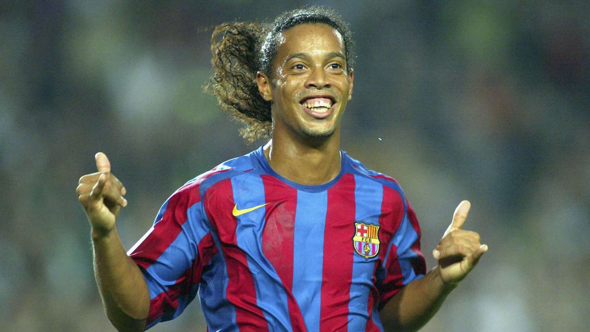 Video: Ronaldinho khoe tài năng nhìn rau ăn thịt | Goal.com Việt Nam