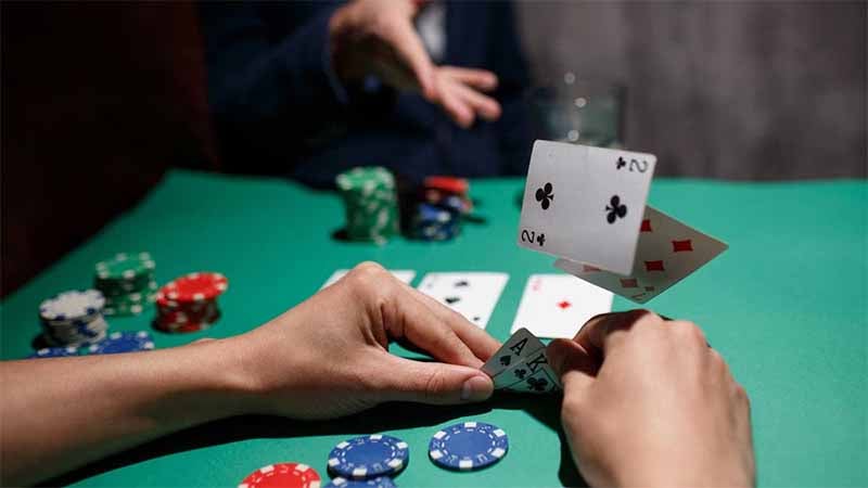 Fold trong Poker là gì? Hướng dẫn cách chơi và chiến thuật hợp lý - Top Game