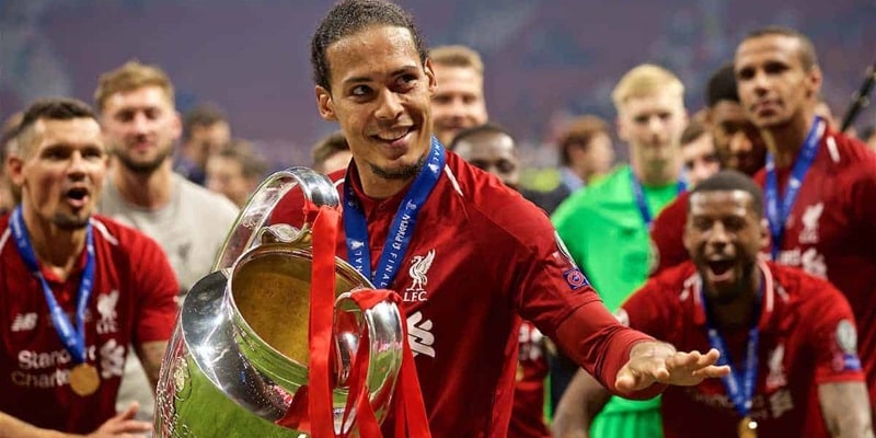 Virgil van Dijk trong màu áo Liverpool