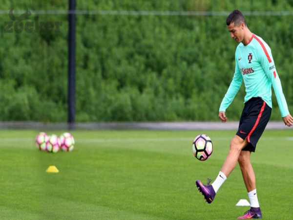 Kỹ thuật tâng bóng bằng mu bàn chân chuẩn xác